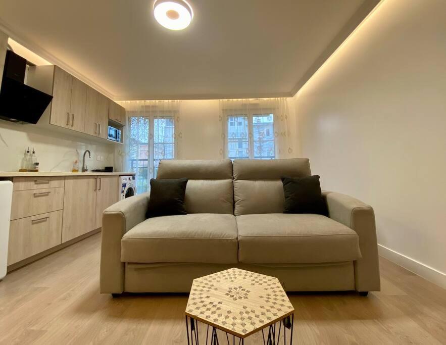 Suite Maximilien Near Disneyland Бюсси-Сен-Жорж Экстерьер фото